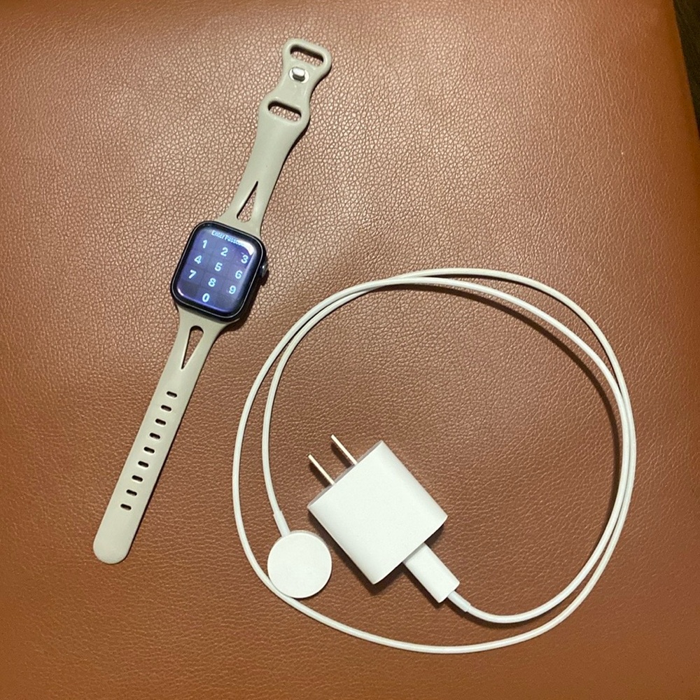 Series 7 41mm Apple Watch *Unlocked*